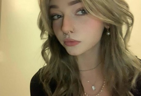 Maddyavalon adult star img