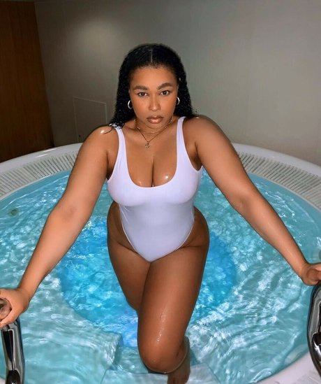 amielatisha pornstar exclusive pics