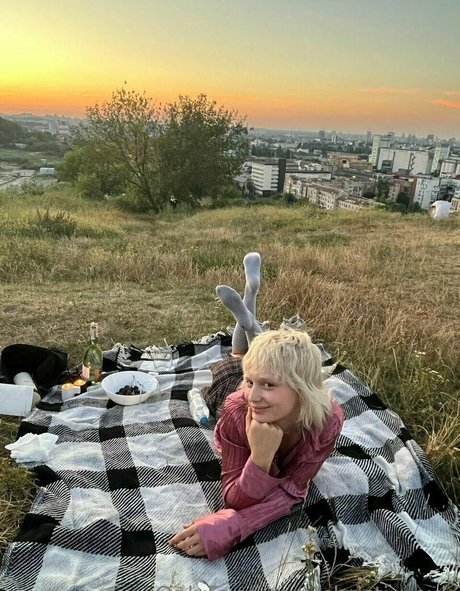 christivovk nude hot actress image