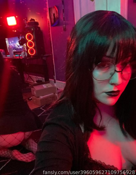 WhisperingPizza ASMR sex star picture