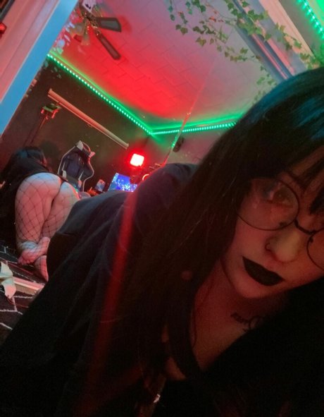 WhisperingPizza ASMR star free picture