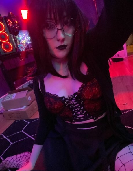 WhisperingPizza ASMR star pic