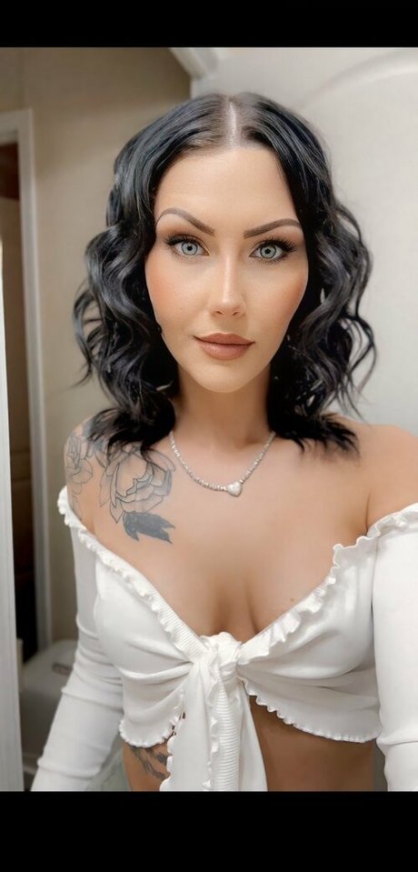 busty solo onlyfans nude galleries