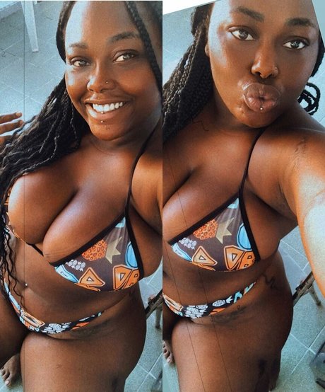 Thami Souzaa model top photo