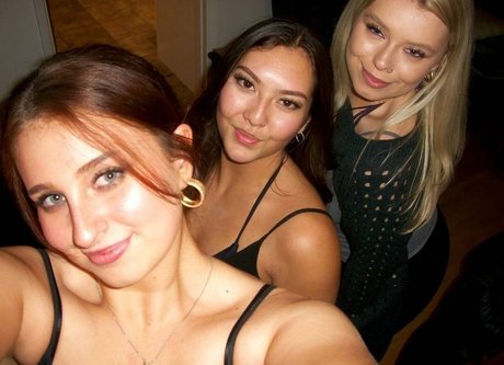 Sarah Anne Hooper nude actress img