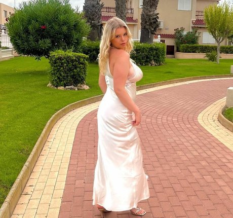 Sarah Anne Hooper pornstar galleries