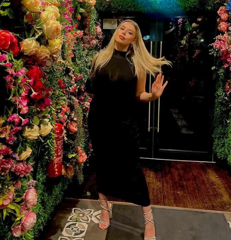 Sarah Anne Hooper pornstar perfect images