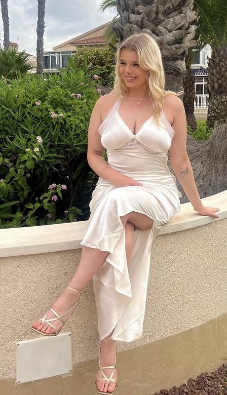 Sarah Anne Hooper nice pornstar pic