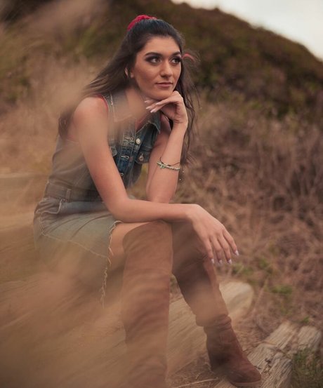 Aubry Babcock star nude picture