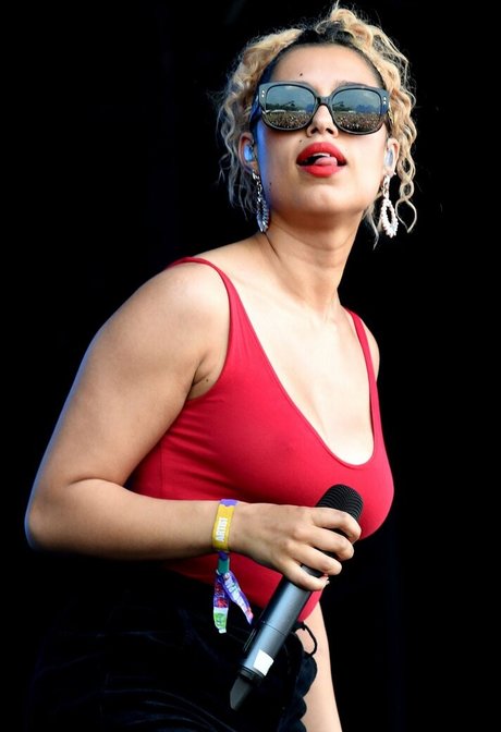 Raye xxx star gallery