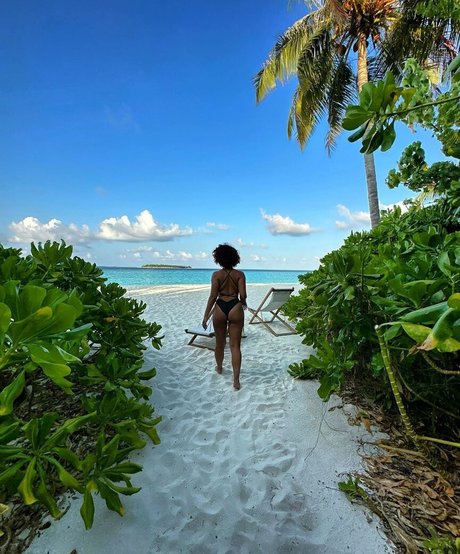 Raye erotic model pic