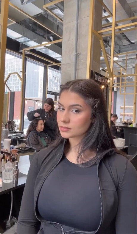 Marisa G hot model picture