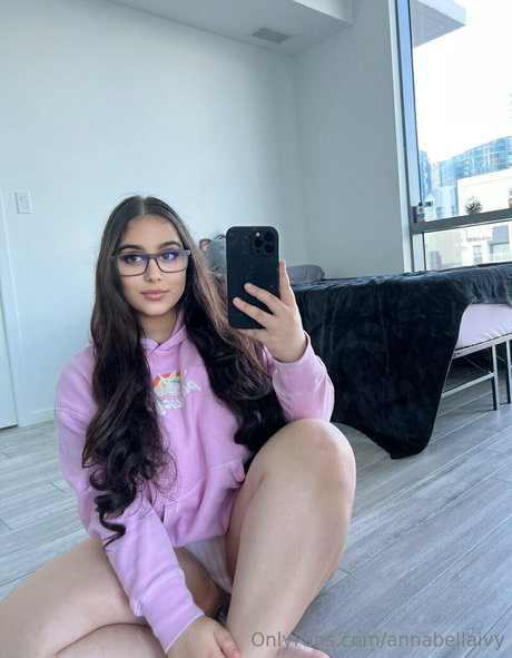 Annabella Ivy model pornographic images