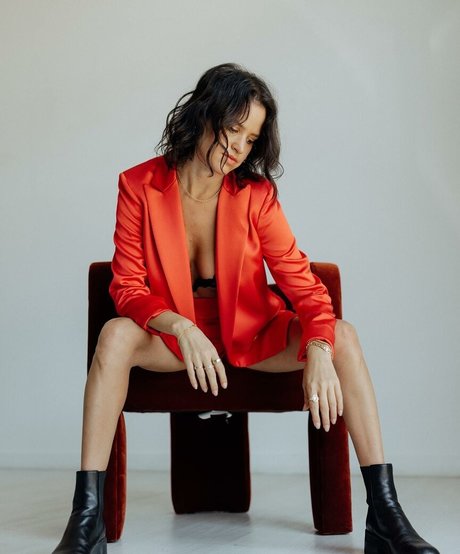 Carly Morgan Gross model perfect pic