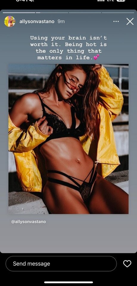 Allyson Vastano art model photo