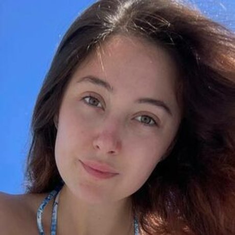 alicecherry001111 porn model img