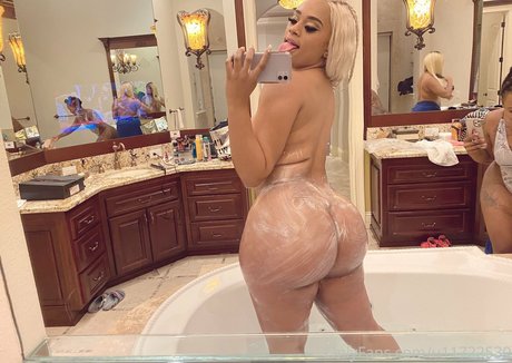 nynyirene1 model xxx picture