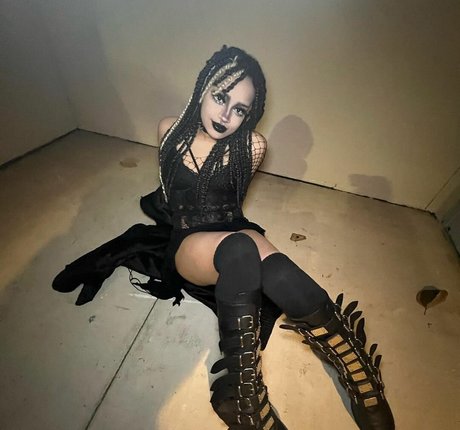 Eden s Garden ASMR hot model image