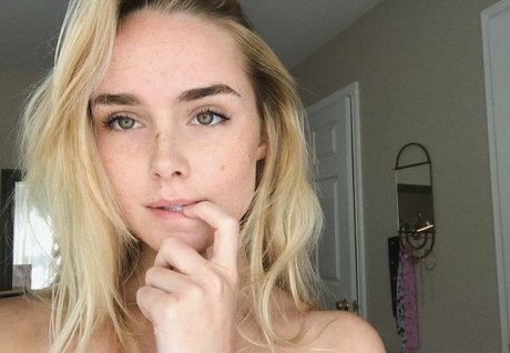 Alice Kristiansen hot model img