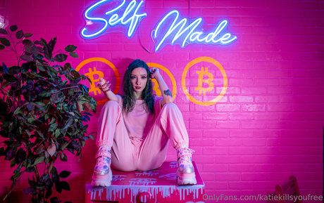 katiekillsyoufree beautiful model image