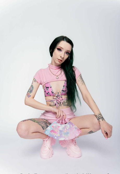 katiekillsyoufree sexy star image