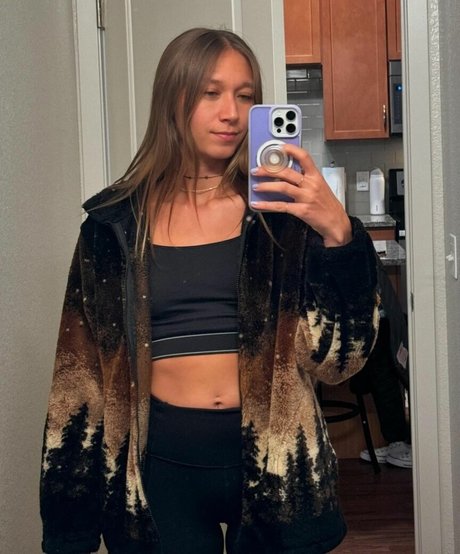 Nikita Crump top star photo