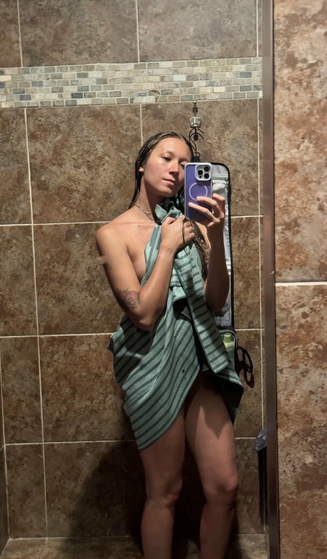 Nikita Crump star sexy img