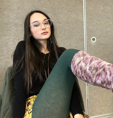 Emma Lilly star hot images