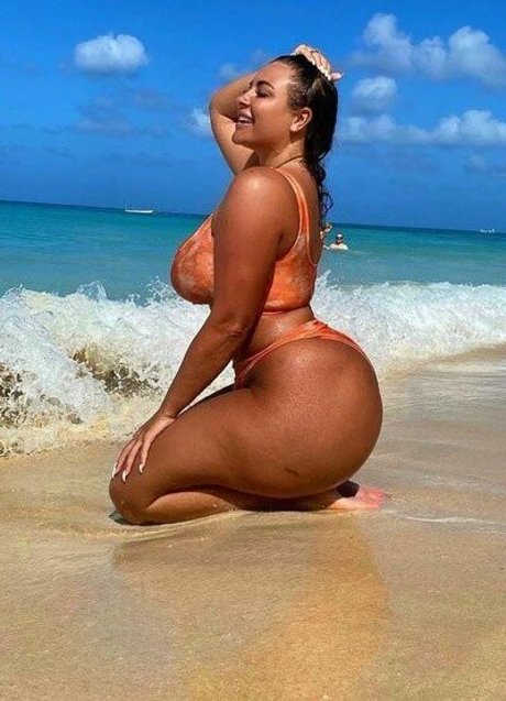 Hannah Olivia naked actress pic