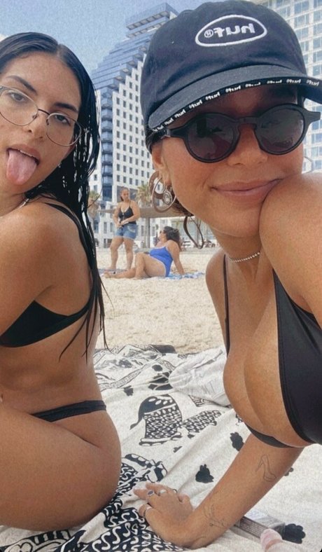 Li Yam Dvash model perfect gallery