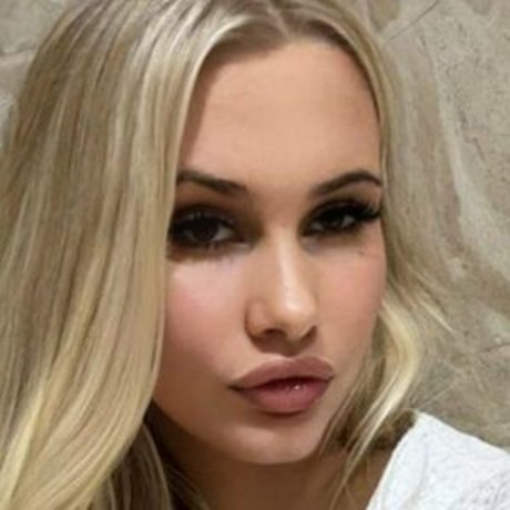 kaitlin pierce pretty actress pics