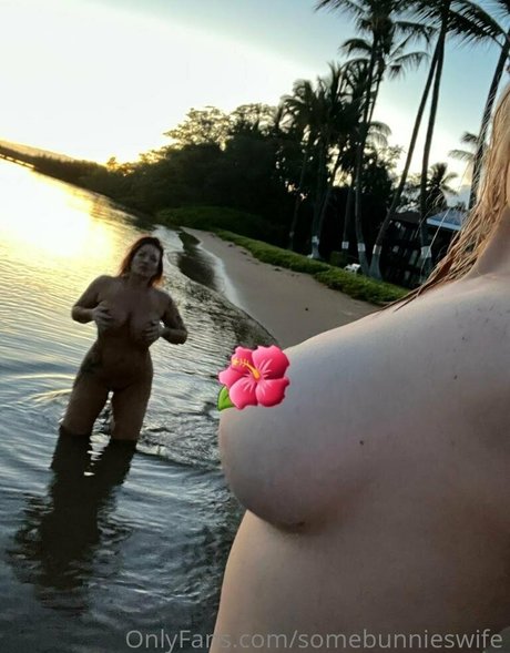 somebunnieswife adult actress img