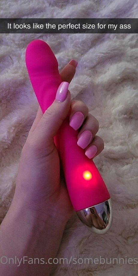 somebunnieswife erotic model photo