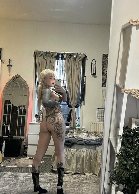 Runabutt sex model pictures