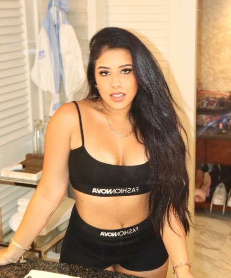 Cinthia Cruz pretty star pictures