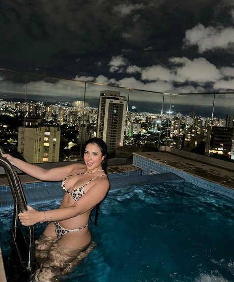 Cinthia Cruz hot actress pics