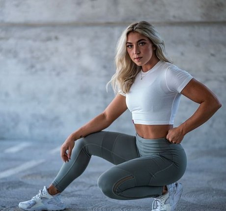 Brinley Reece WWE art star photo