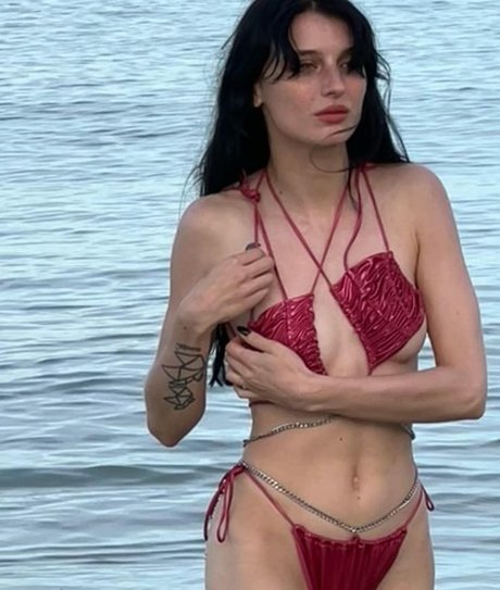 Alice Pagani star pics