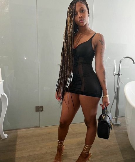 Yuno Zaza model perfect image