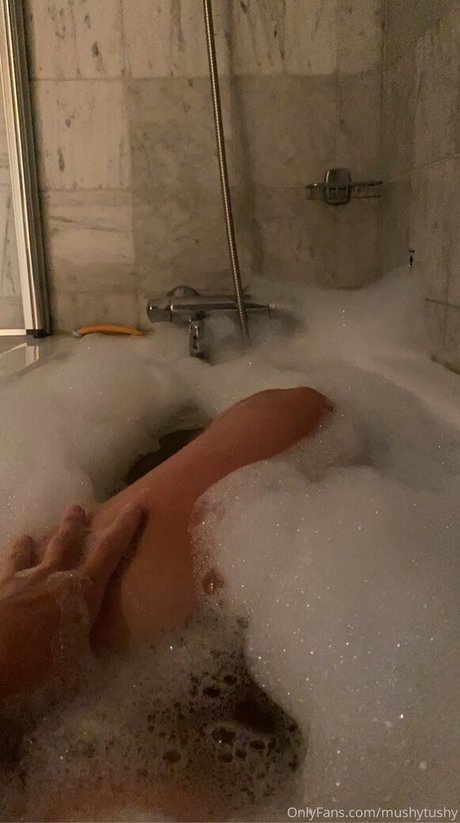 mushytushy naked star picture