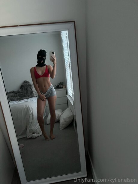 kylienelson sexy model image