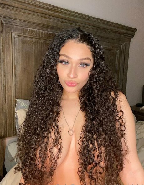 baddgirlriri pornstar free pics