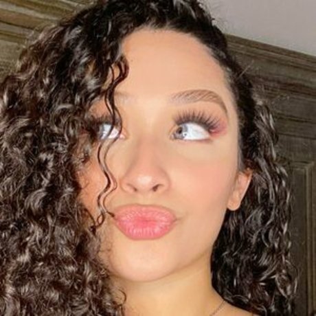 baddgirlriri star free galleries