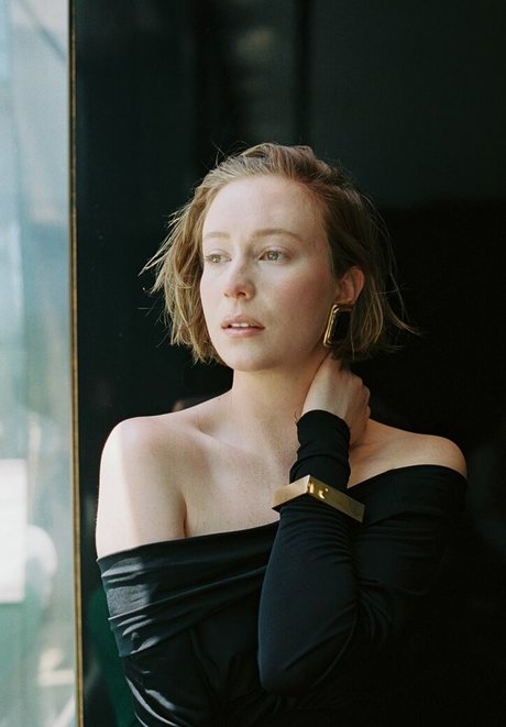 Hannah Einbinder hot pornstar photos