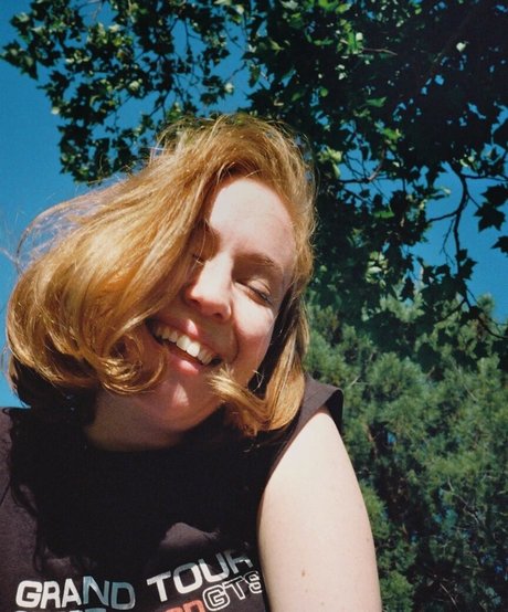 Hannah Einbinder model xxx picture