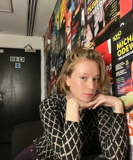 Hannah Einbinder pornstar adult gallery