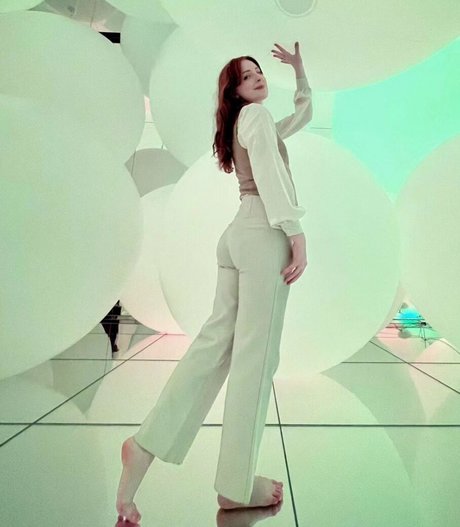 hito bito art actress galleries