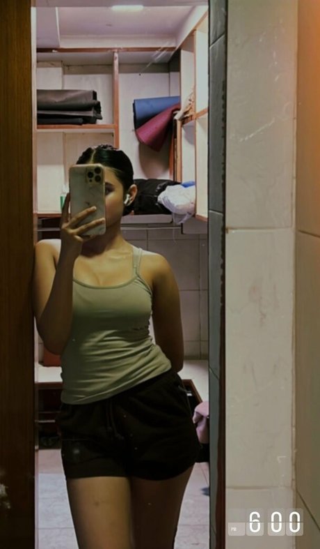 Aayushi Verma adult model galleries