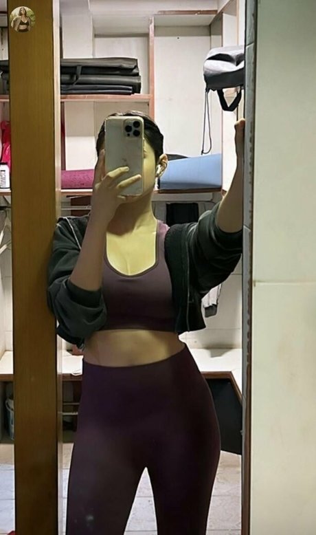 Aayushi Verma art actress pics