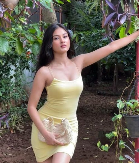 Aayushi Verma pretty star gallery